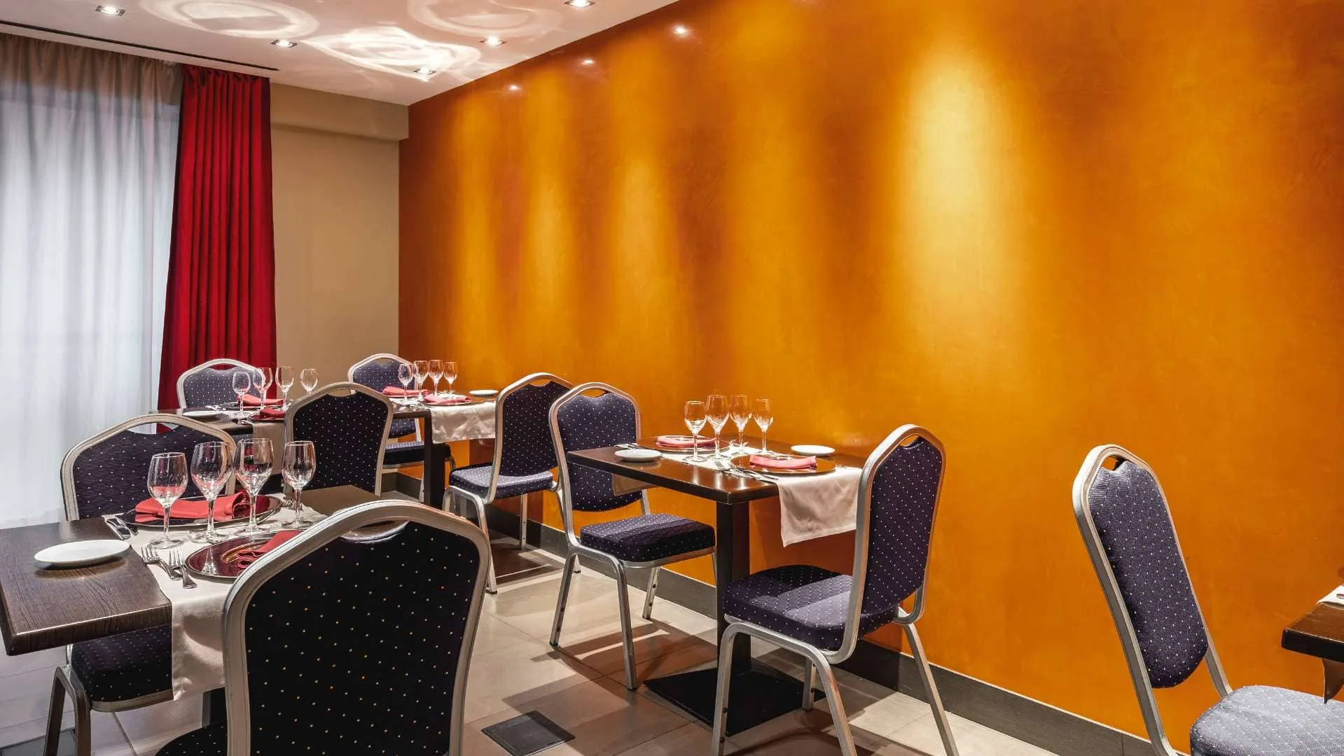 Celebración familiar en el Hotel Talavera con decoración personalizada y servicio exclusivo